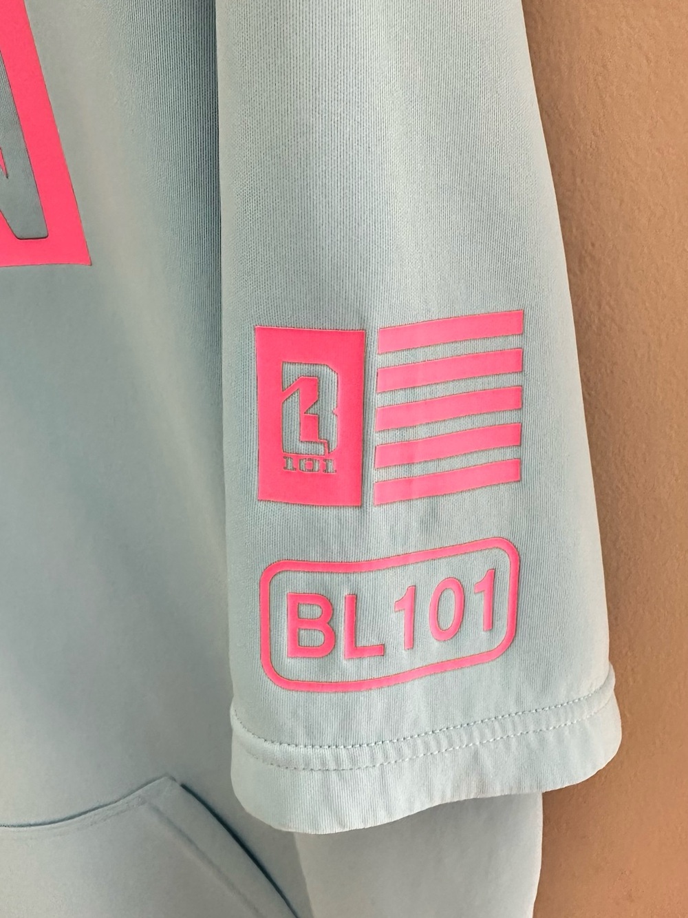 Baseball lifestyle 101 hooded t-shirt Size Large light blue with pink logo - Picture 7 of 9